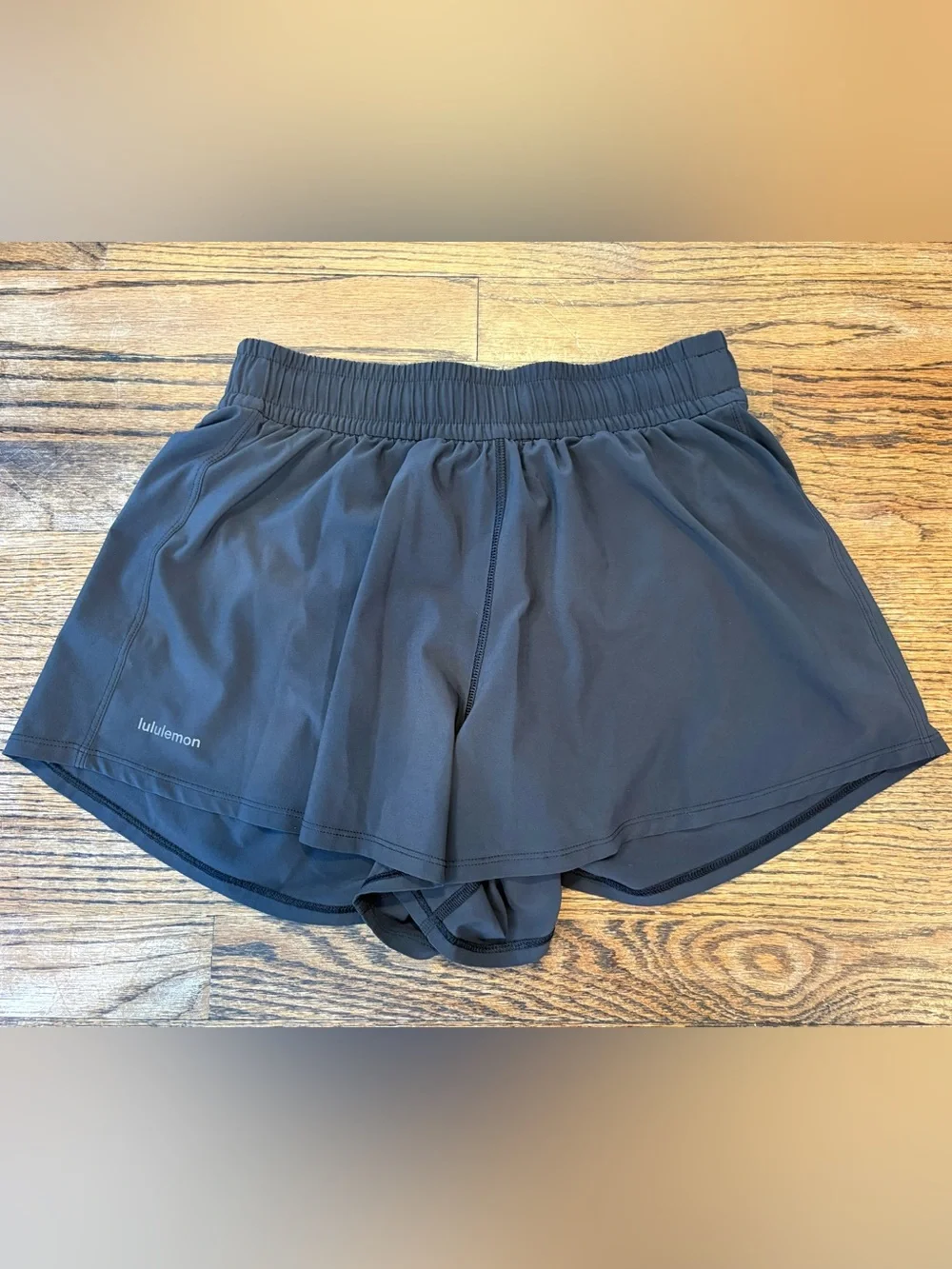 Lululemon Pace Crush High-Rise Short 2.5" in Black, Size XS - Picture 2 of 4